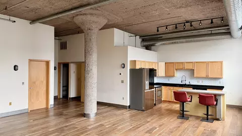 521 S 7th St #422, Minneapolis, MN 55415