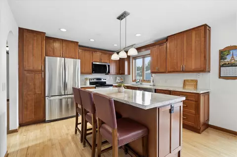 1029 Amble Rd, Shoreview, MN 55126