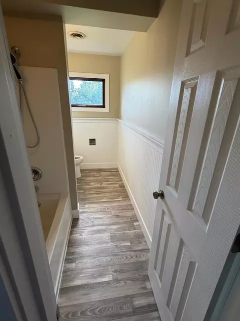 Bath - 412 E Hamilton Ave, Baudette, MN 56623 photo 1 of 2