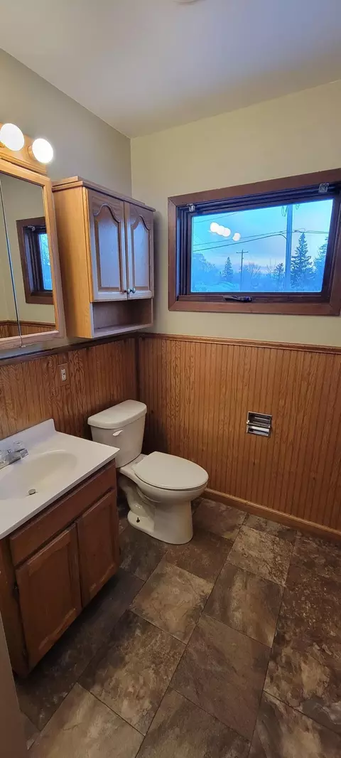 Bath - 412 E Hamilton Ave, Baudette, MN 56623 photo 2 of 2