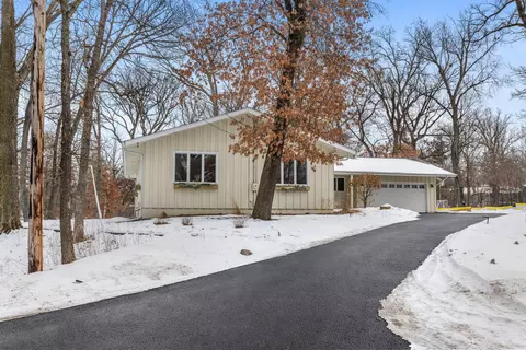 21 N Oaks Rd, North Oaks, MN 55127
