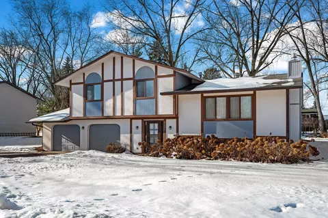 4221 Edgemont St, Vadnais Heights, MN 55127