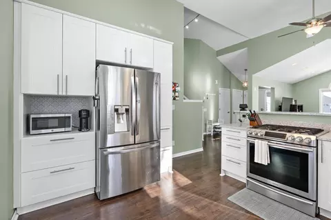 Kitchen - 4382 Braddock Trl, Eagan, MN 55123 photo 2 of 2
