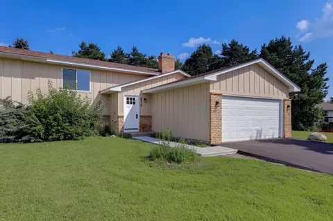 2515 Royals Dr, Hopkins, MN 55305