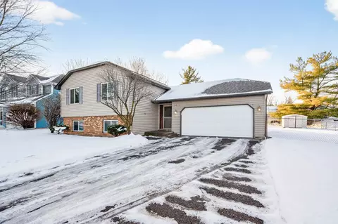 2840 Henslow Ave N, Oakdale, MN 55128