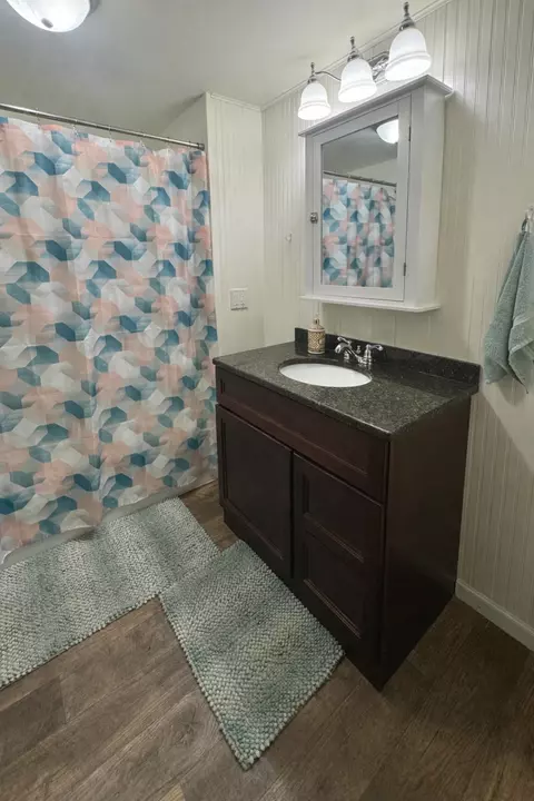 Bath - 17196 Dewes Rd, Brainerd, MN 56401 photo 2 of 3