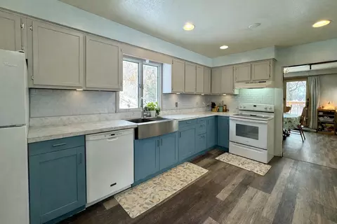 Kitchen - 17196 Dewes Rd, Brainerd, MN 56401 photo 2 of 3