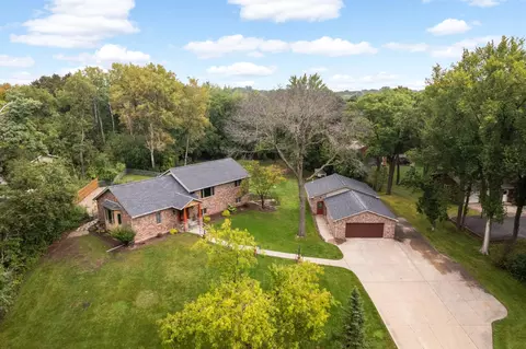 576 Burr Oak Ln, Hudson, WI 54016