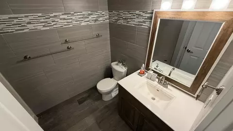 Bath - 1105 Dana Dr SE, Willmar, MN 56201 photo 4 of 5