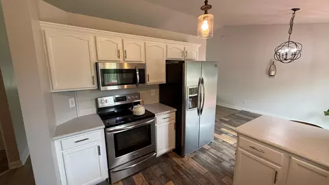 Kitchen - 1105 Dana Dr SE, Willmar, MN 56201 photo 2 of 3