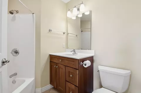 Bath - 2517 7th Ave SE, Willmar, MN 56201 photo 4 of 4