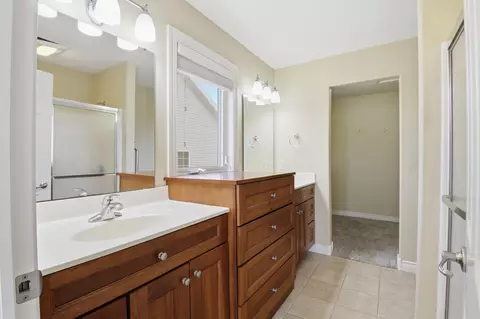 Bath - 2517 7th Ave SE, Willmar, MN 56201 photo 1 of 4
