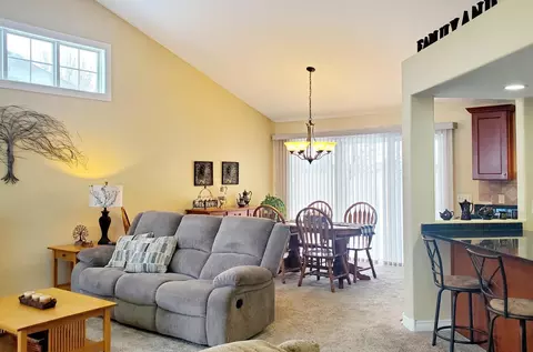 Living - 2517 7th Ave SE, Willmar, MN 56201 photo 2 of 4