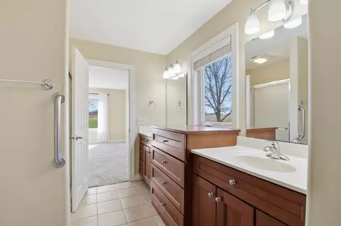 Bath - 2517 7th Ave SE, Willmar, MN 56201 photo 2 of 4