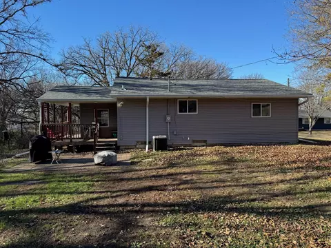 Exterior - 1508 Ridgeview Dr, Montevideo, MN 56265 photo 4 of 7
