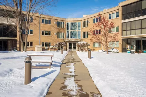 4360 Brookside Ct #310, Edina, MN 55436