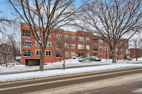 1941 Ford Pkwy #102, Saint Paul, MN 55116