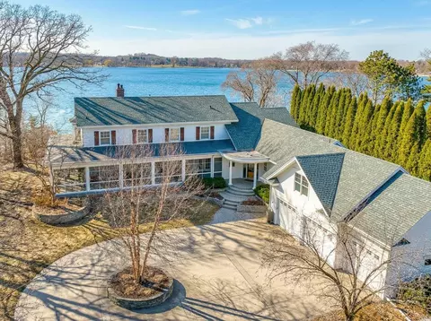 5375 Carlson Rd, Shoreview, MN 55126