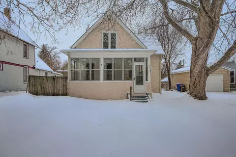 84 Isabel St W, Saint Paul, MN 55107
