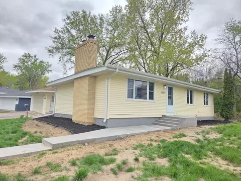 5201 W 84th St, Bloomington, MN 55437