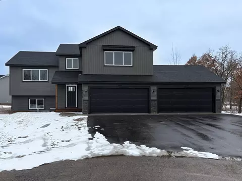 4616 9th St NE, Saint Cloud, MN 56304
