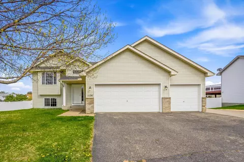 1136 Pioneer Trl SE, Cambridge, MN 55008