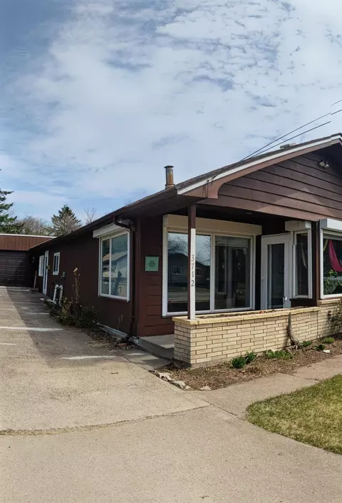 Exterior - 3712 Minnesota Ave, Duluth, MN 55802 photo 2 of 4