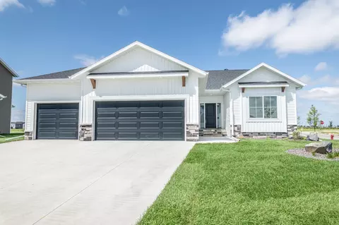 8319 59 St S, Horace, ND 58047