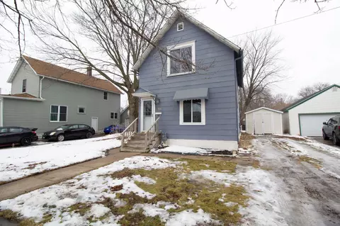 303 5th St NW, Austin, MN 55912