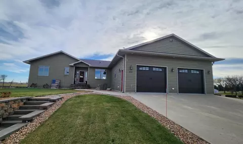 804 9th St NE, Pipestone, MN 56164