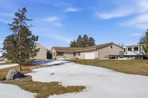 38630 Woodview Ln, Le Center, MN 56057