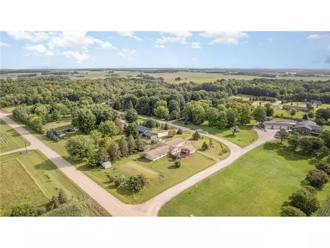 38630 Woodview Ln, Le Center, MN 56057