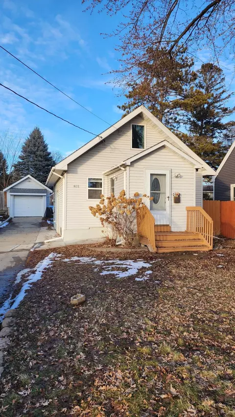 831 7th St NW, Rochester, MN 55901