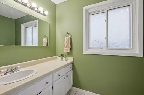 Bath - 1603 Raindrop Dr, Eagan, MN 55121 photo 1 of 3