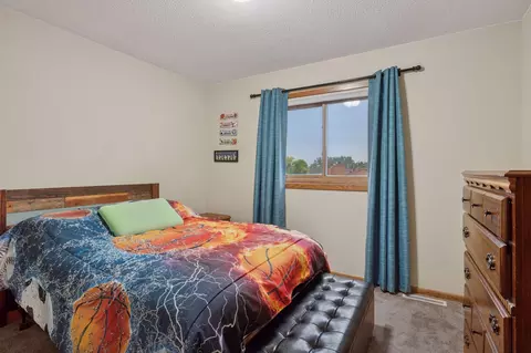 Bedroom - 1603 Raindrop Dr, Eagan, MN 55121 photo 4 of 7