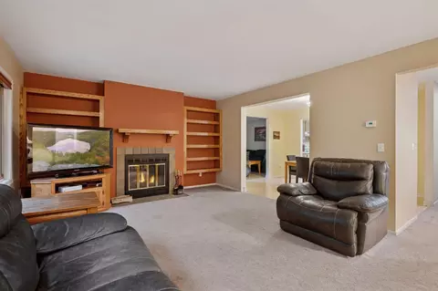 Living - 1603 Raindrop Dr, Eagan, MN 55121 photo 3 of 5