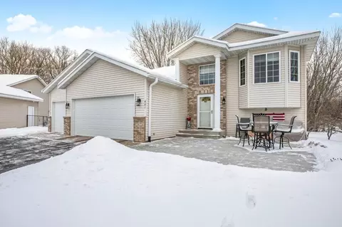 401 Cedarwood Ct, Waite Park, MN 56387