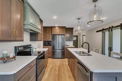 Kitchen - 5815 Rivers Edge Dr, Saint Cloud, MN 56303 photo 3 of 5