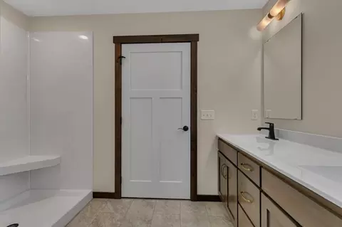 Bath - 5815 Rivers Edge Dr, Saint Cloud, MN 56303 photo 3 of 3