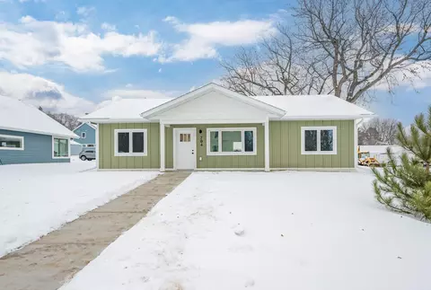 704 NW 8th Ave, Grand Rapids, MN 55744