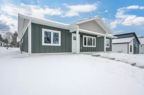 724 NW 8th Ave, Grand Rapids, MN 55744