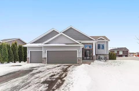12012 Mayview Curv, Lindstrom, MN 55045