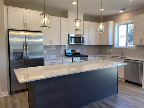 13595 Hollybrook Dr, Apple Valley, MN 55124