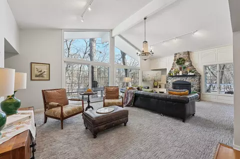 28 Eagle Ridge Rd, North Oaks, MN 55127