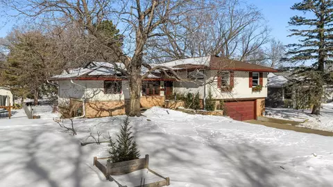3700 Chowen Curv, Edina, MN 55410