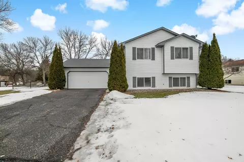 748 Kirche Hill Dr, Carver, MN 55315