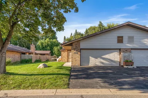 1224 Black Oaks Ln N, Plymouth, MN 55447