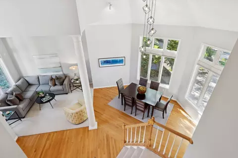 1312 Summit Oaks Dr, Burnsville, MN 55337
