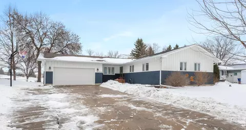 2710 18th St S, Moorhead, MN 56560