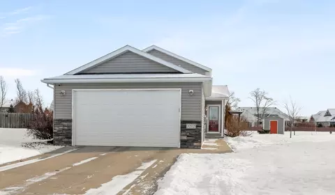 3212 62nd Ave S, Fargo, ND 58104